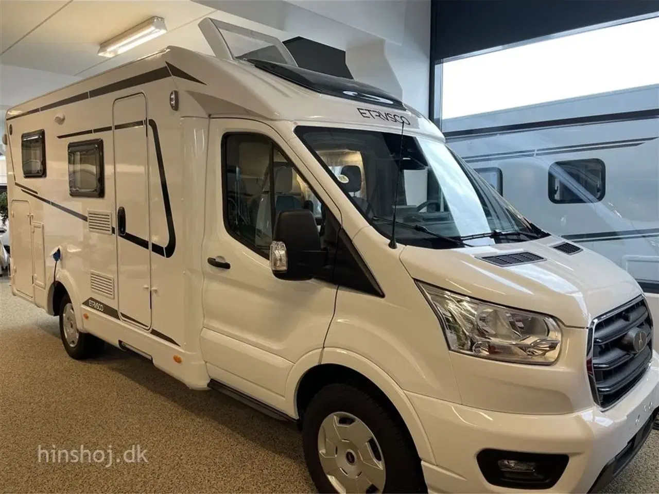 Billede 2 - 2025 - Hymer Etrusco V 6.6 SF   Lækker Autocamper med automatgear som kun er 214 cm bred fra Hinshøj Caravan.