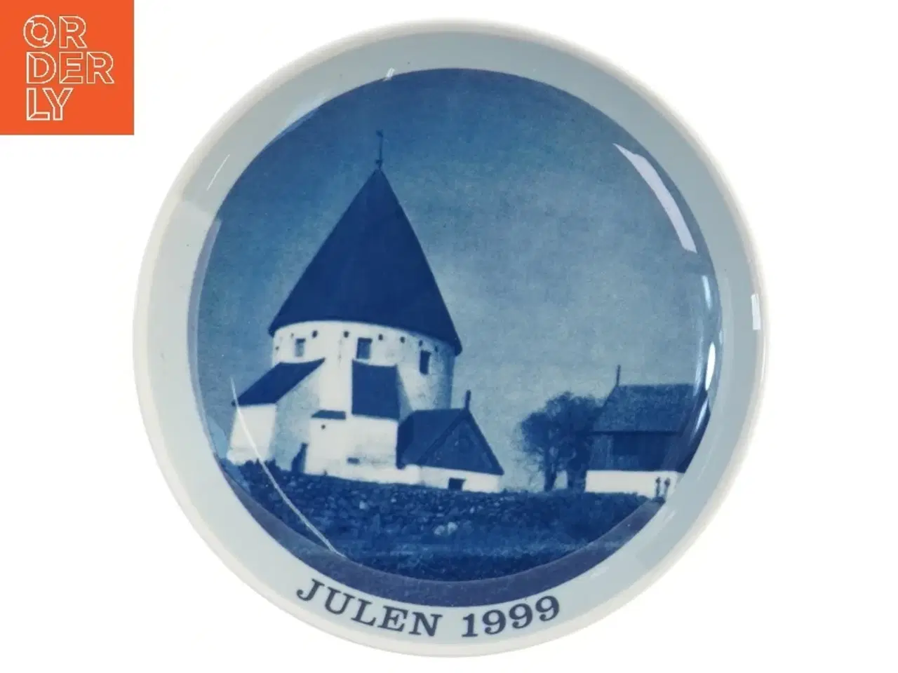 Billede 1 - Juleplatte med kirke, 1999 fra Scan Lekven Design (str. Ø 19,5 cm)