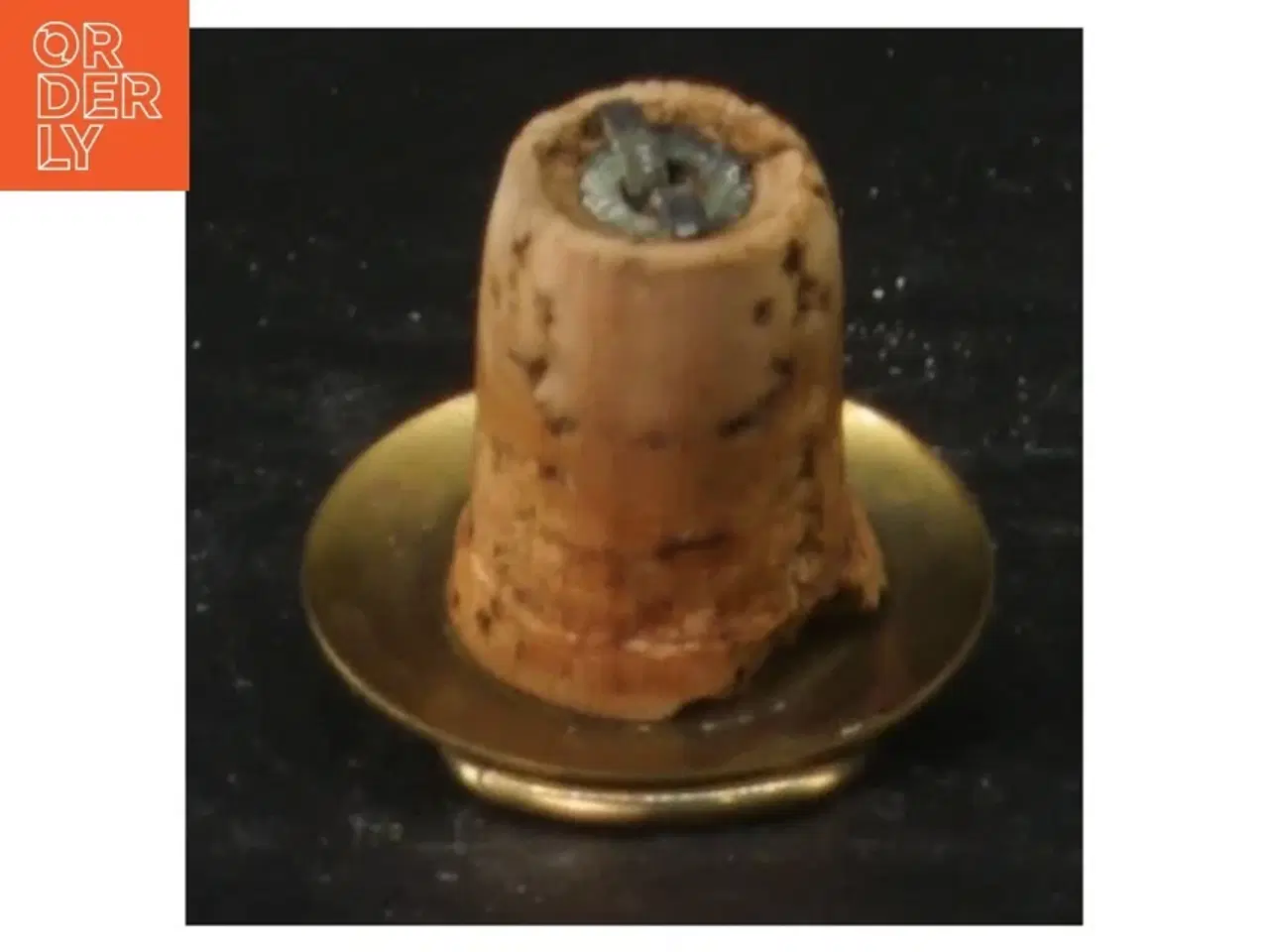 Billede 2 - Glasflaske med julemotiv fra Holmegaard (str. 7x9x20 cm)