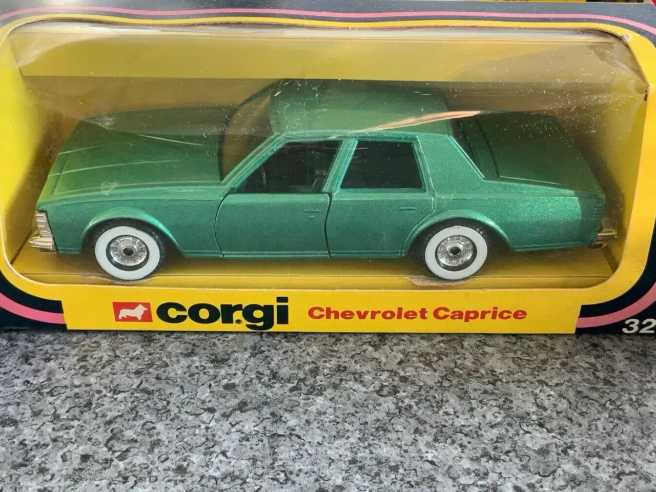 Billede 7 - Corgi Toys No. 325 Chevrolet Caprice, scale 1:36