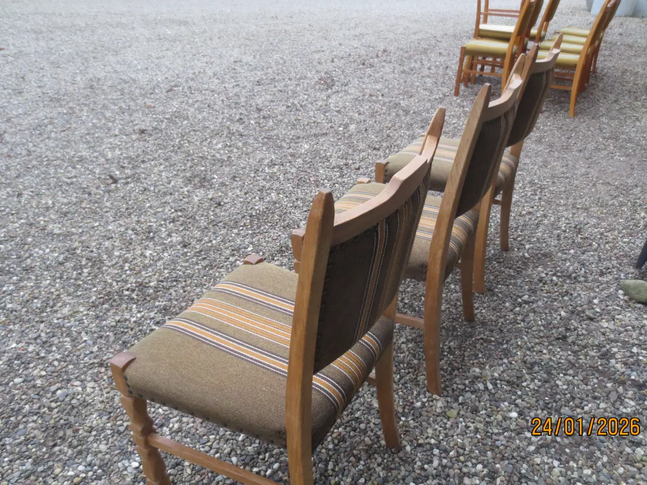 Billede 3 - 3 stk Egetræs Spisebordsstole med Gråstribet stof 
