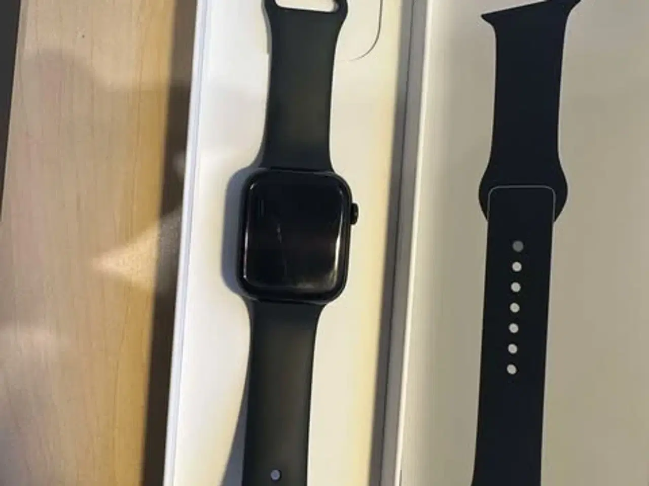 Billede 1 - Apple Watch Serie 9, 45mm + original rem + 2 rem.