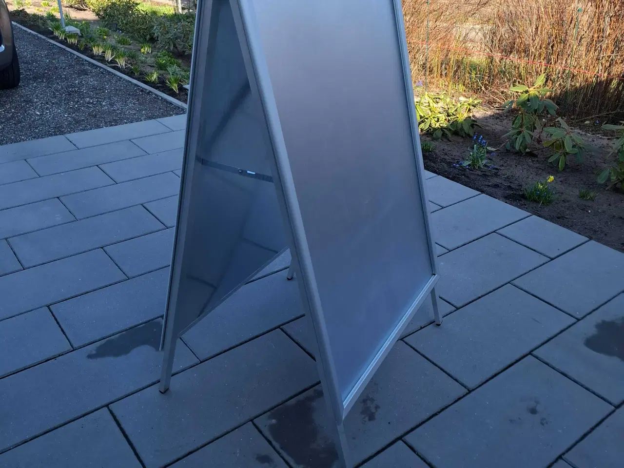 Billede 1 - 2 stk.aluskilte sælges billigt. 1stk.brugt 1stk.ny