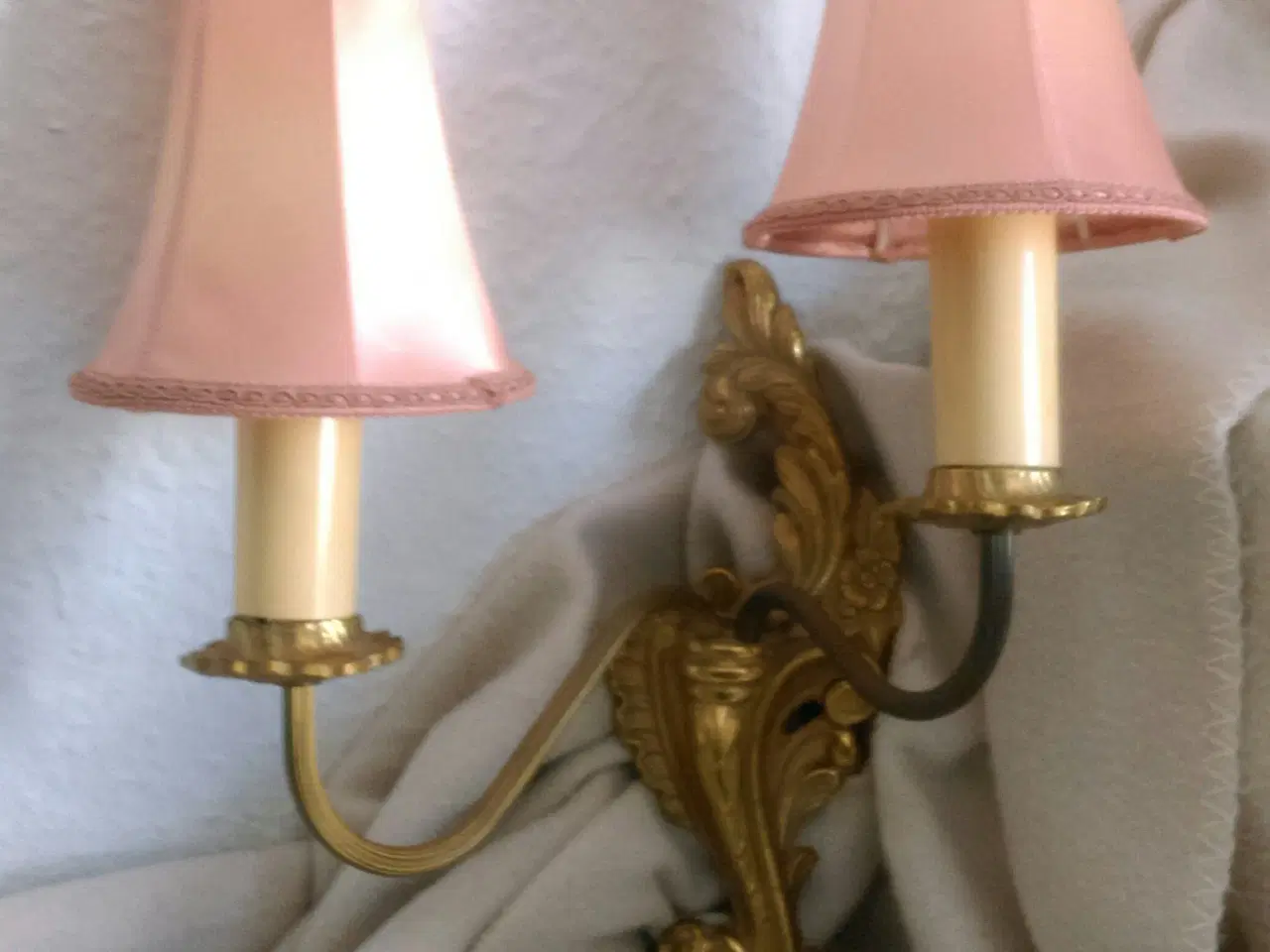 Billede 1 - Væglampe i rokokostil incl. 2 x rosa lampeskærme