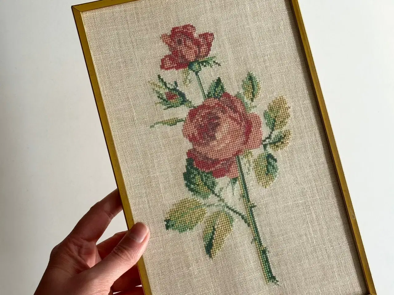 Billede 1 - Broderi, rød rose