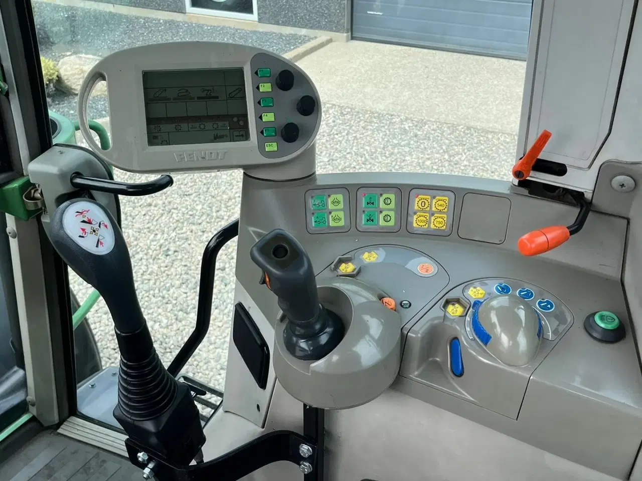 Billede 5 - Fendt 410 Vario med frontlæsser.