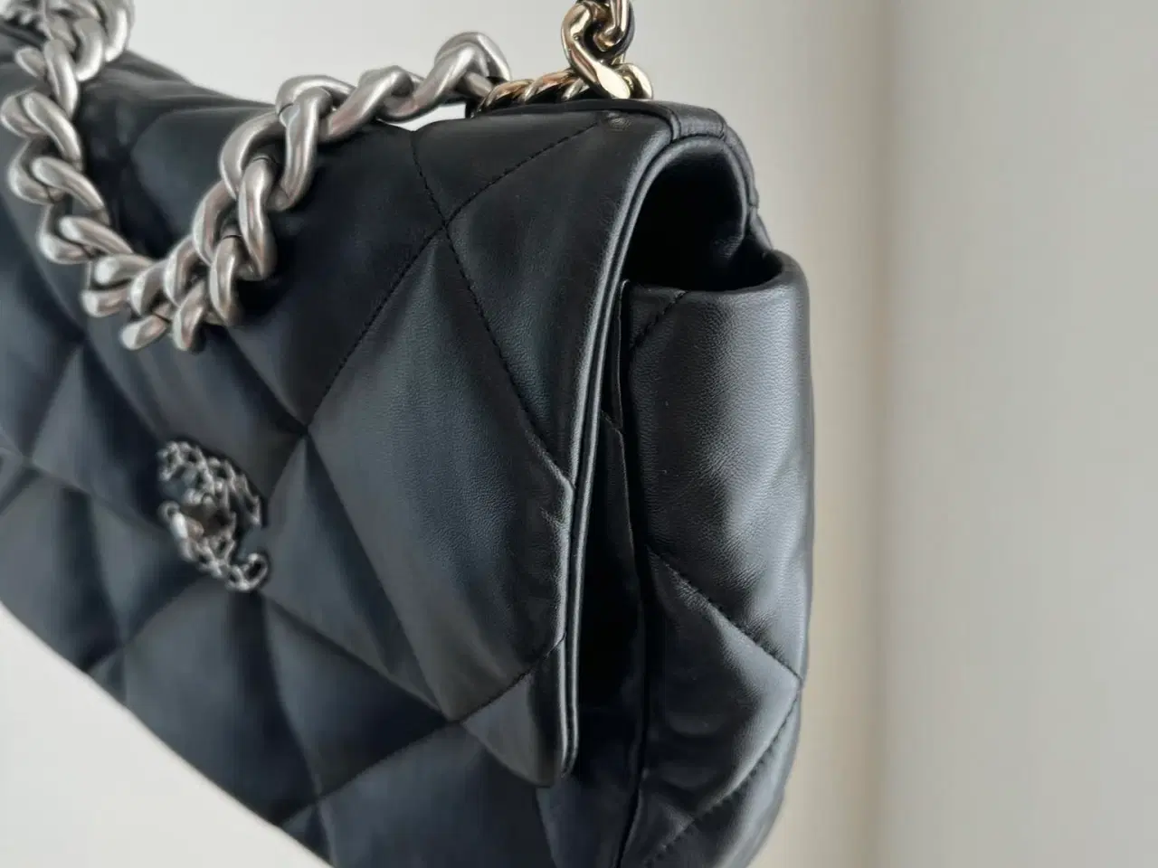 Billede 6 - Super flot Chanel 19 handbag