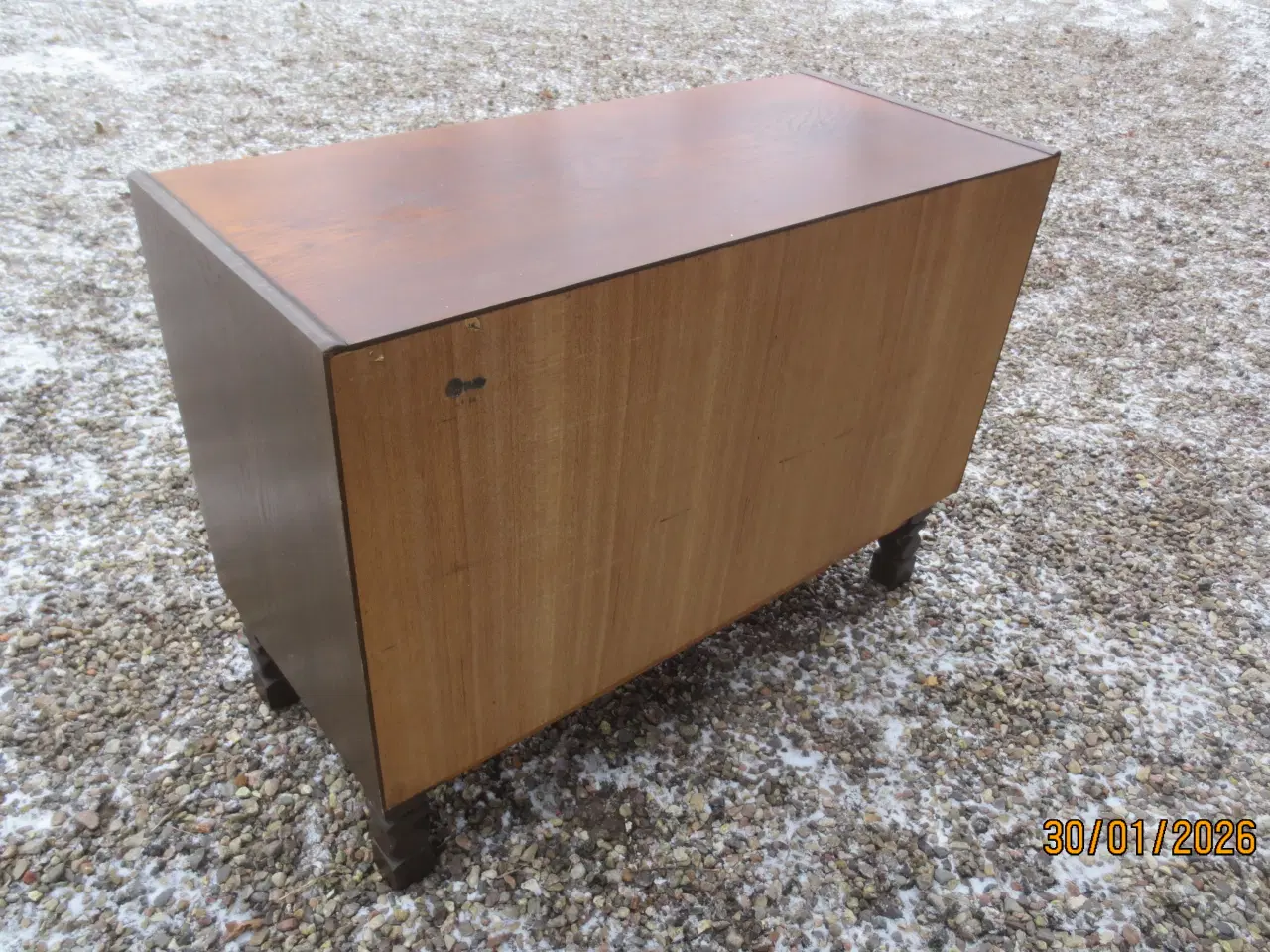 Billede 3 - 1 stk Skab med 2 låger og hylder