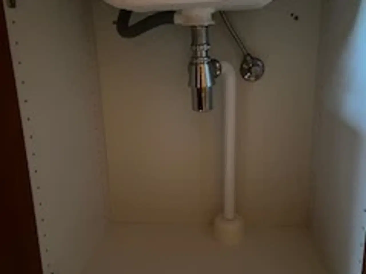 Billede 8 - Badeværelsesmøbel med låger i massiv kirsebærtræ o