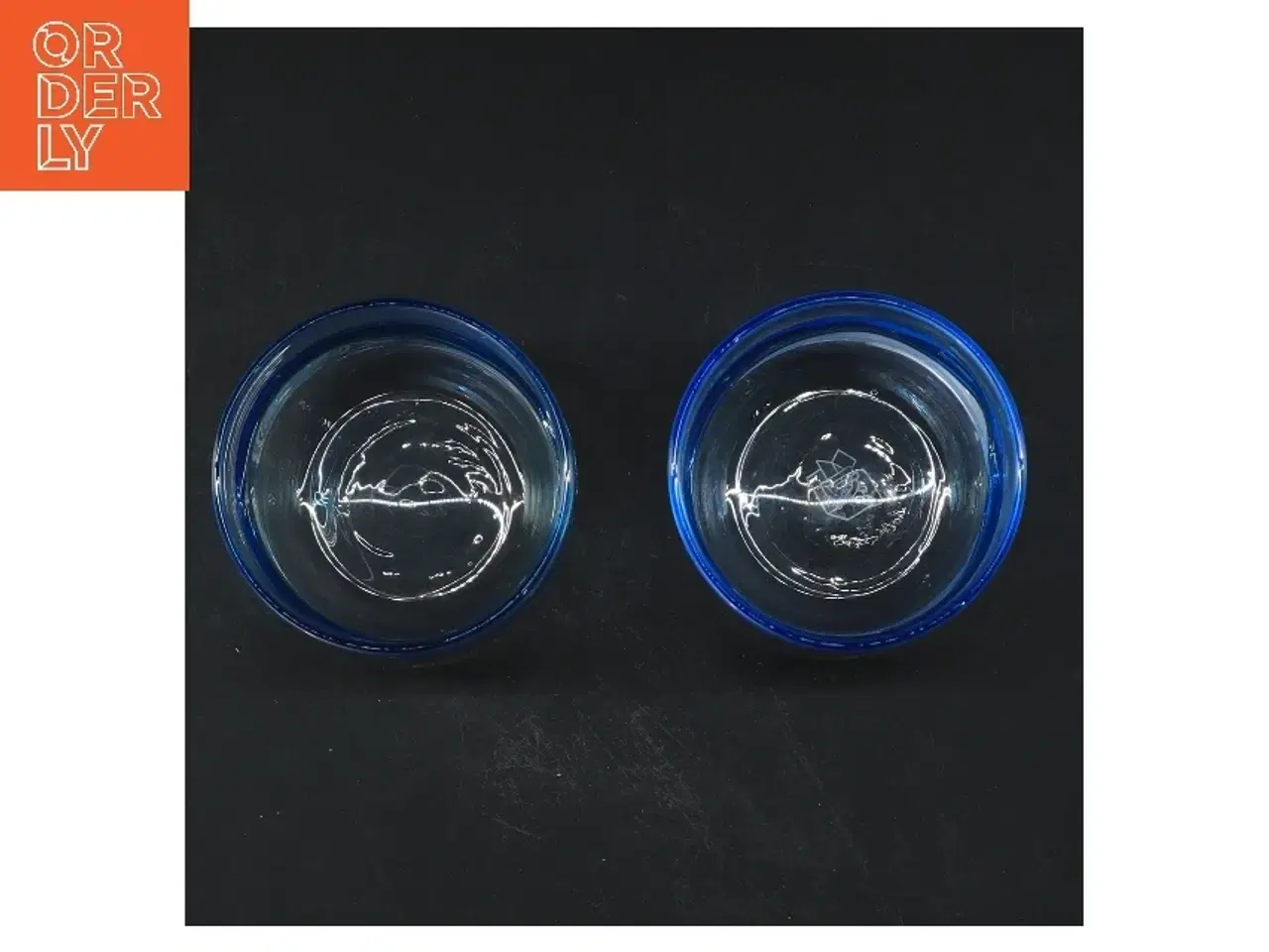 Billede 3 - To drikkeglas med blå stribe (str. 2 stk Ø 7 cm længde 7 cm)