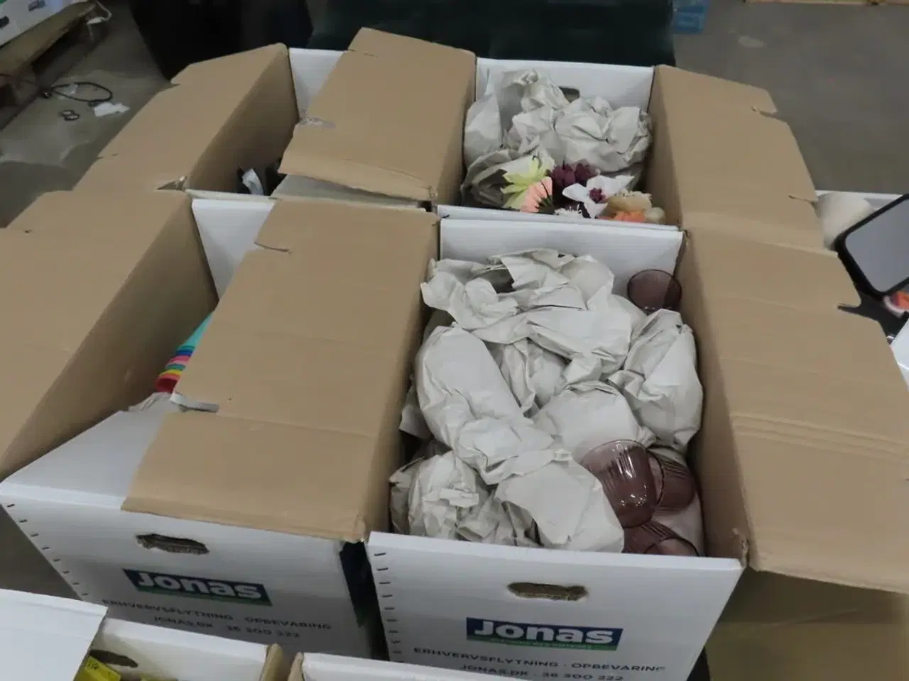 Billede 2 - Indhold af te-køkken samt diverse brugskunst