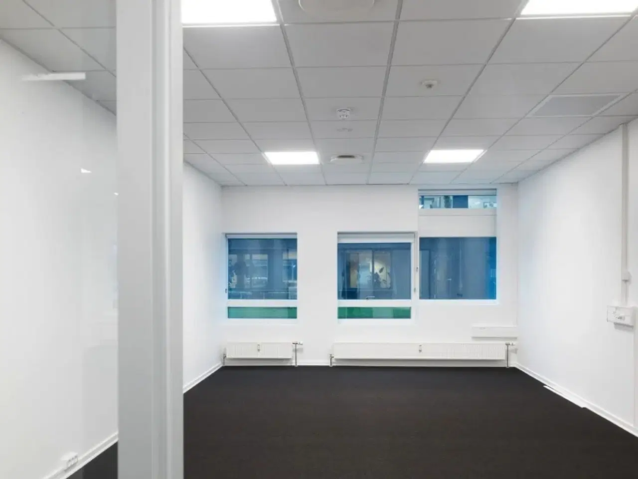 Billede 10 - I denne moderne flerbrugerejendom udbydes lyse og indbydende kontorlejemål i varierende størrelser der passer perfekt til virksomheder i alle størrelser