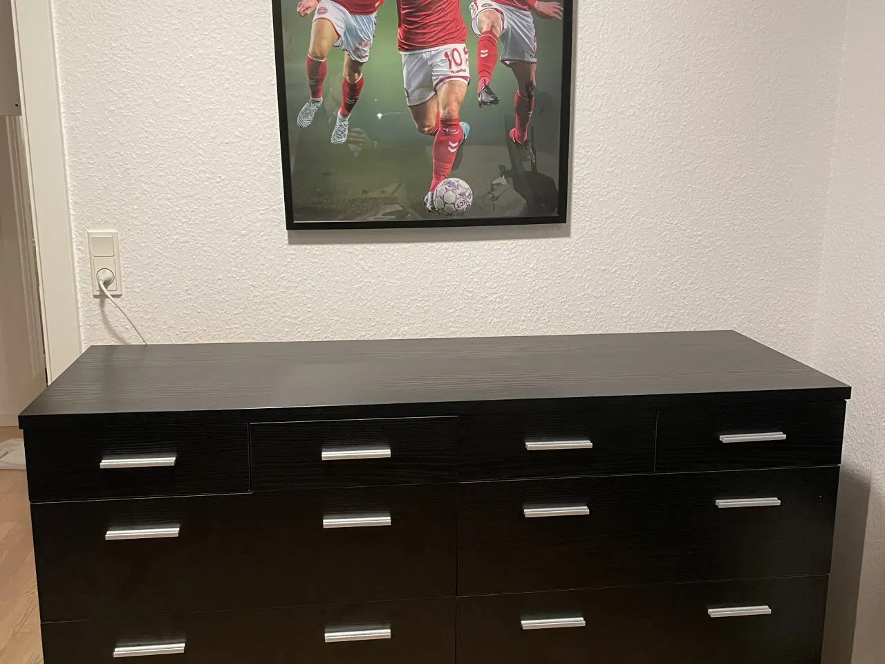 Billede 2 - Sort skænk med skuffer