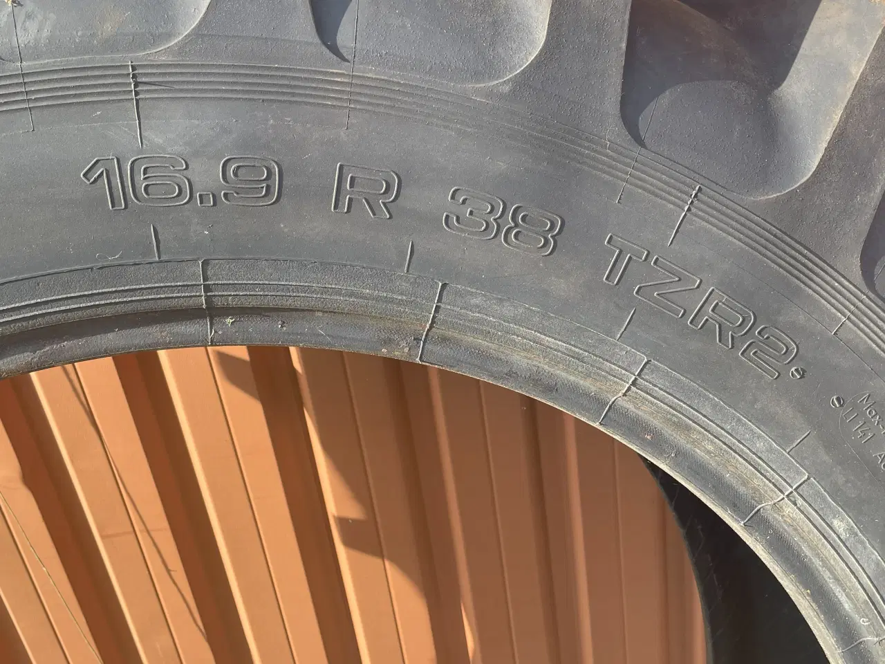 Billede 2 - Traktordæk Barum 16.9 R 28 TZR2 