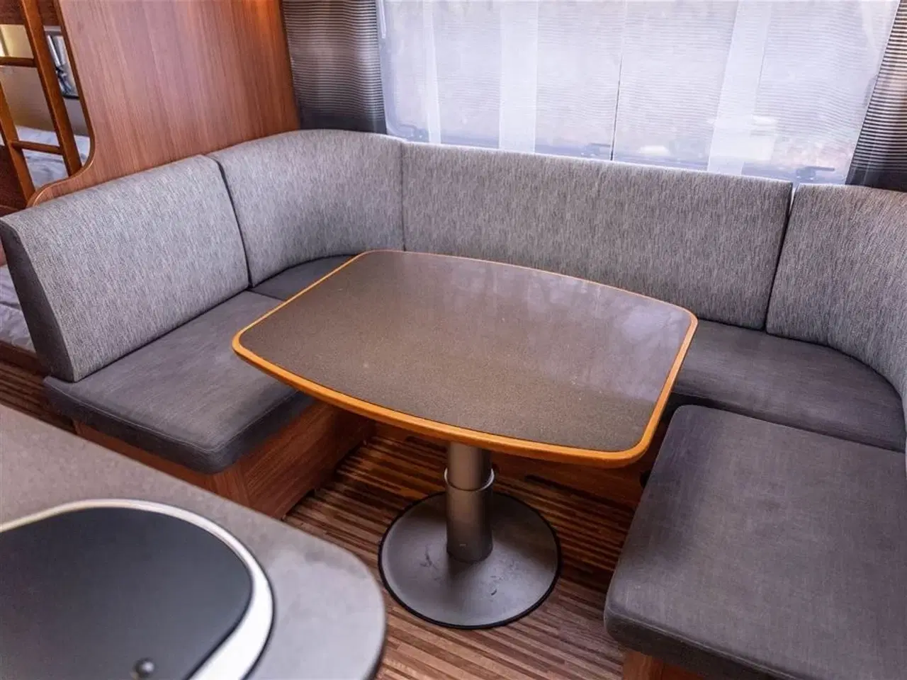 Billede 19 - 2013 - Adria Adora 563 PT   Rigtig fin vogn med køjer og dobbeltseng