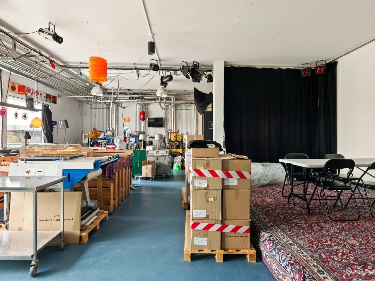 Billede 6 - Kontor- lager- og produktionslejemål med to porte i gadeniveau.