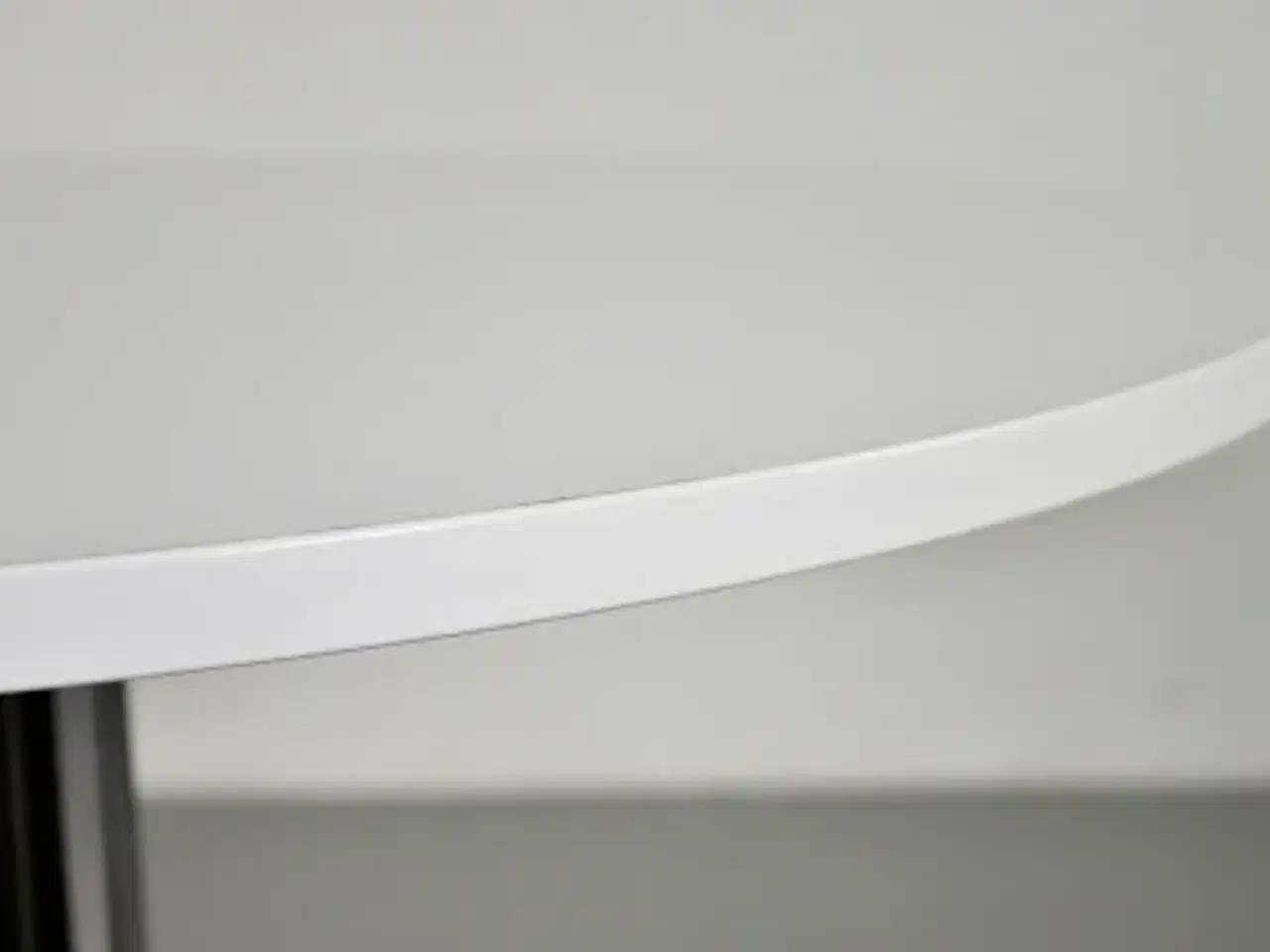 Billede 6 - Rundt cafébord med hvid plade, ø 90 cm.