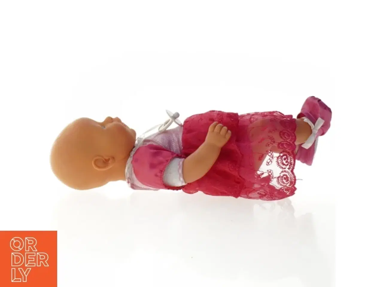 Billede 3 - Babydukke med lyserød kjole og sko (str. 41 cm)