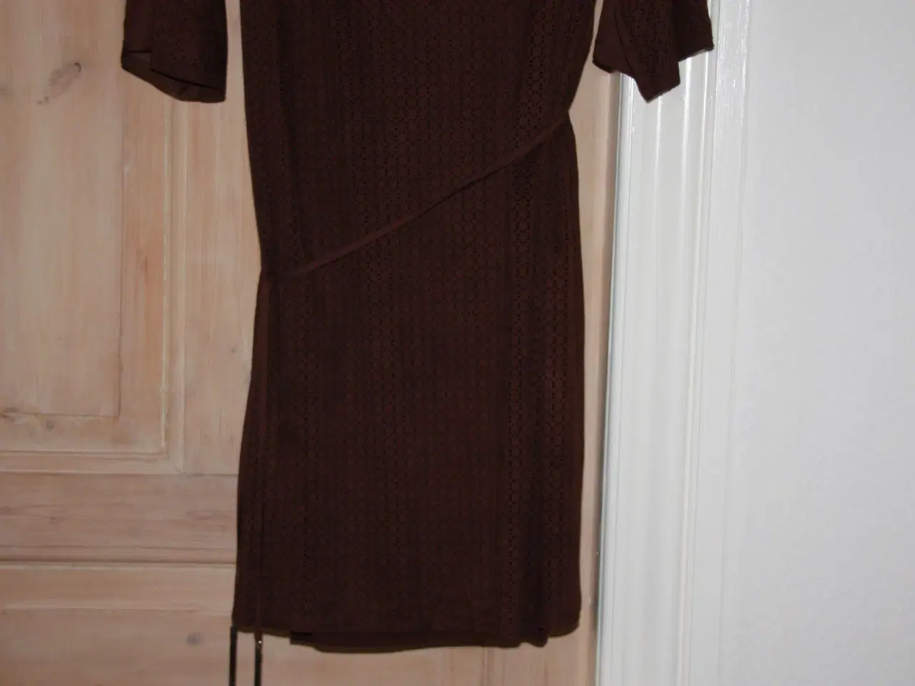 Billede 3 - Ubrugt brun Cream kjole str. L