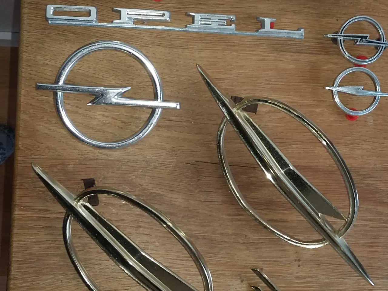 Billede 2 - Emblemer Opel