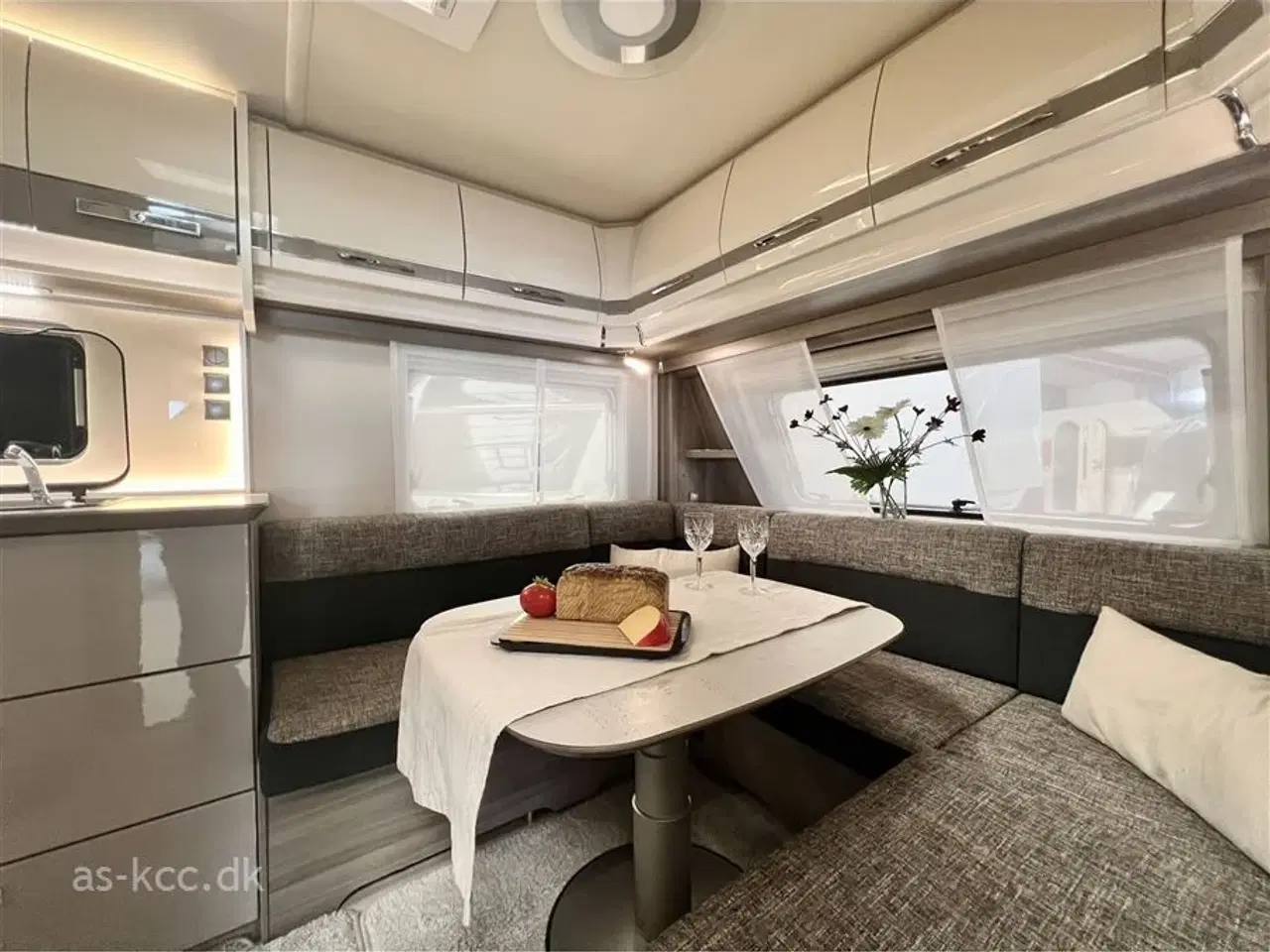 Billede 6 - 2018 - Fendt Tendenza 515 SF   Fendt Tendenza 515 SF årg. 2018. Mover 4 sovepladser, 5 siddepladser.