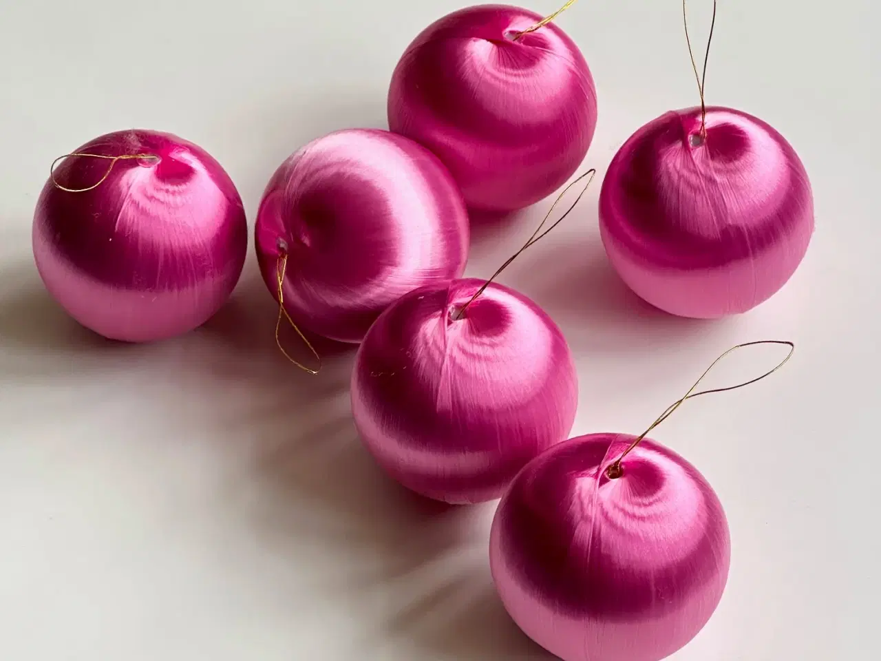 Billede 3 - Lyserøde silkekugler, 6 stk samlet