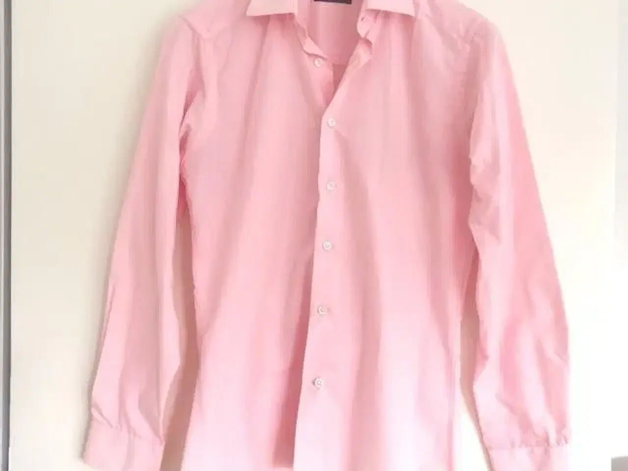 Billede 1 - Dot.Com rosa slimfit skjorte.  Str L  164 cm. 