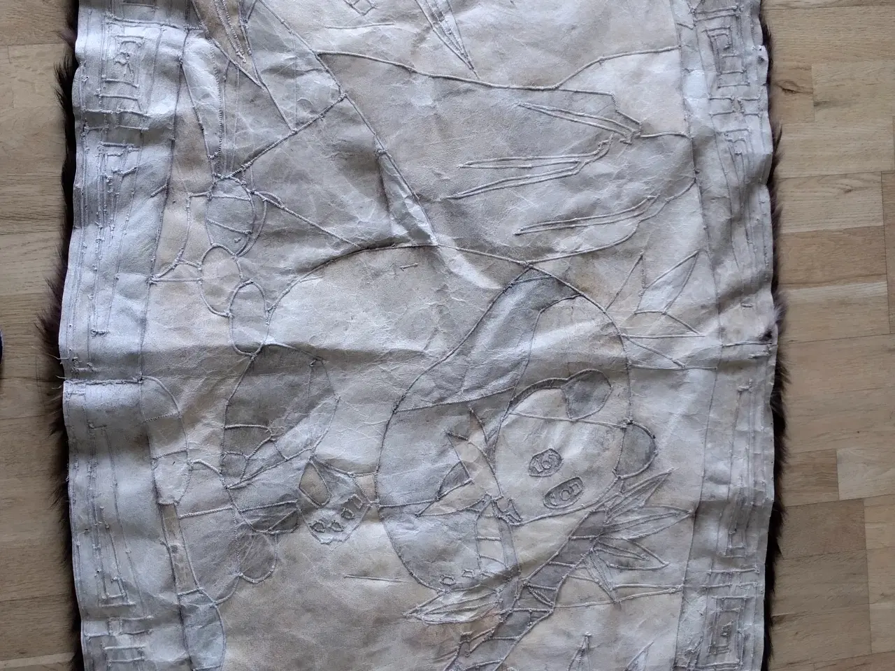 Billede 2 - Skind tæppe m. Pandamotiv 75x120 cm