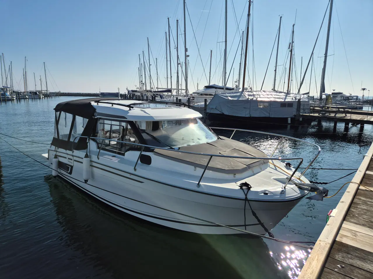 Billede 1 - Jeanneau 795, 200hk, som ny, 2022