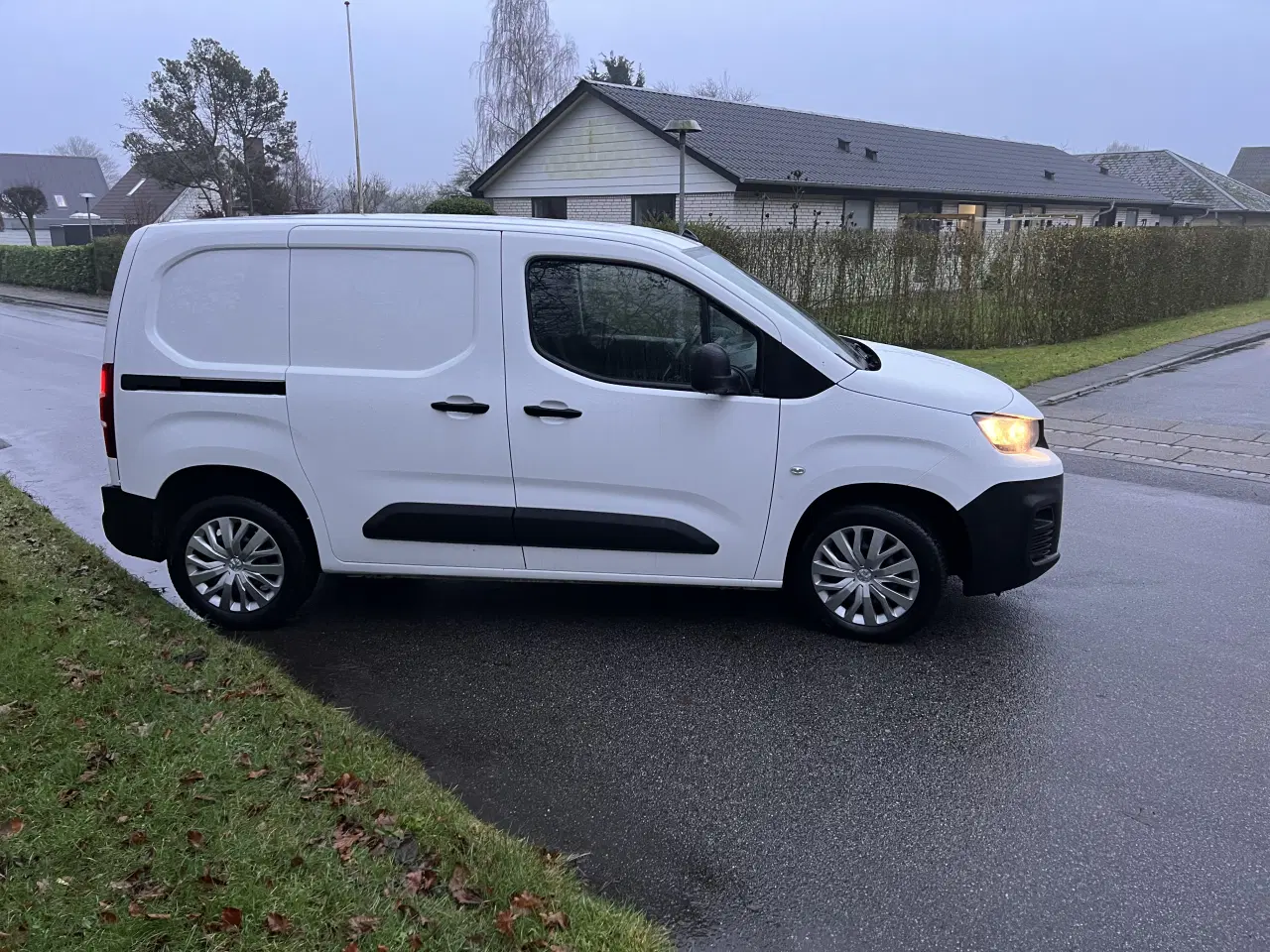 Billede 5 - Fin lille vare bil 