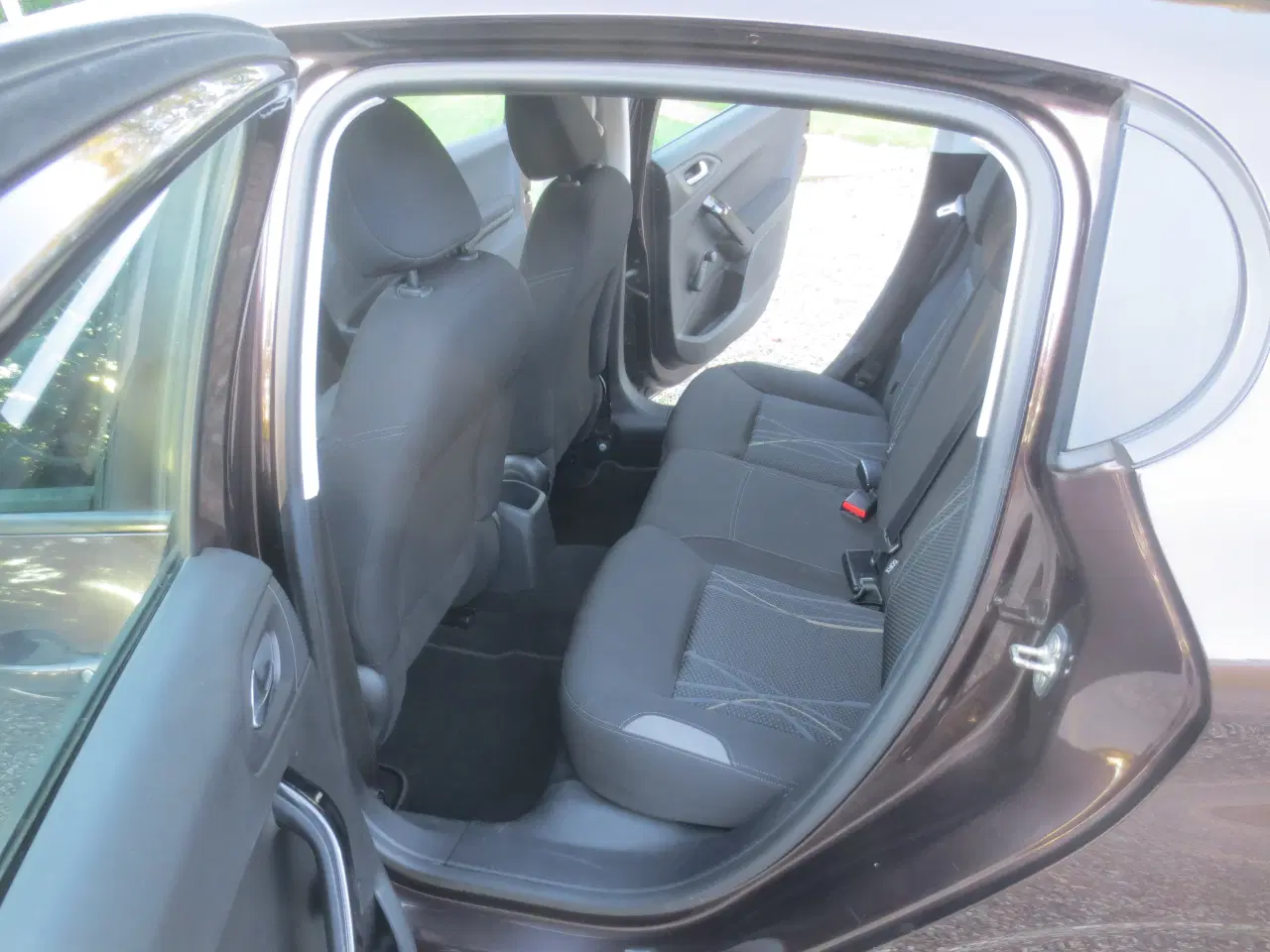 Billede 12 - Peugeot 208 1.4 i 95 Hk. År 2012. 