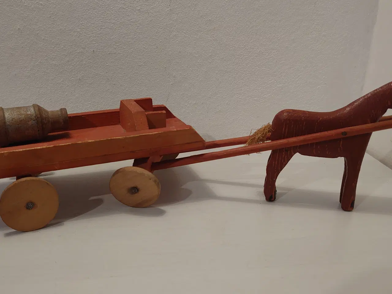 Billede 2 - Fængselslegetøj: Vogn med hest mm. Ca 1930. L 32cm