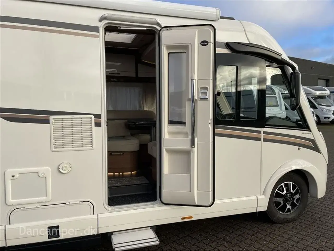 Billede 9 - 2020 - Carthago c-tourer I 144 LE   Fantastisk helintegreret autocamper. 9-trins automatgear, automatisk klimanlæg i førehuse, Multimediasystem inkl. navigation og DAB+