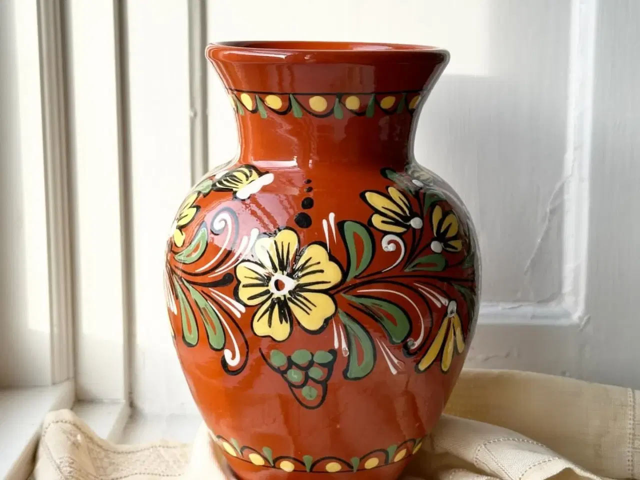 Billede 1 - Keramikvase m folklore-mønster
