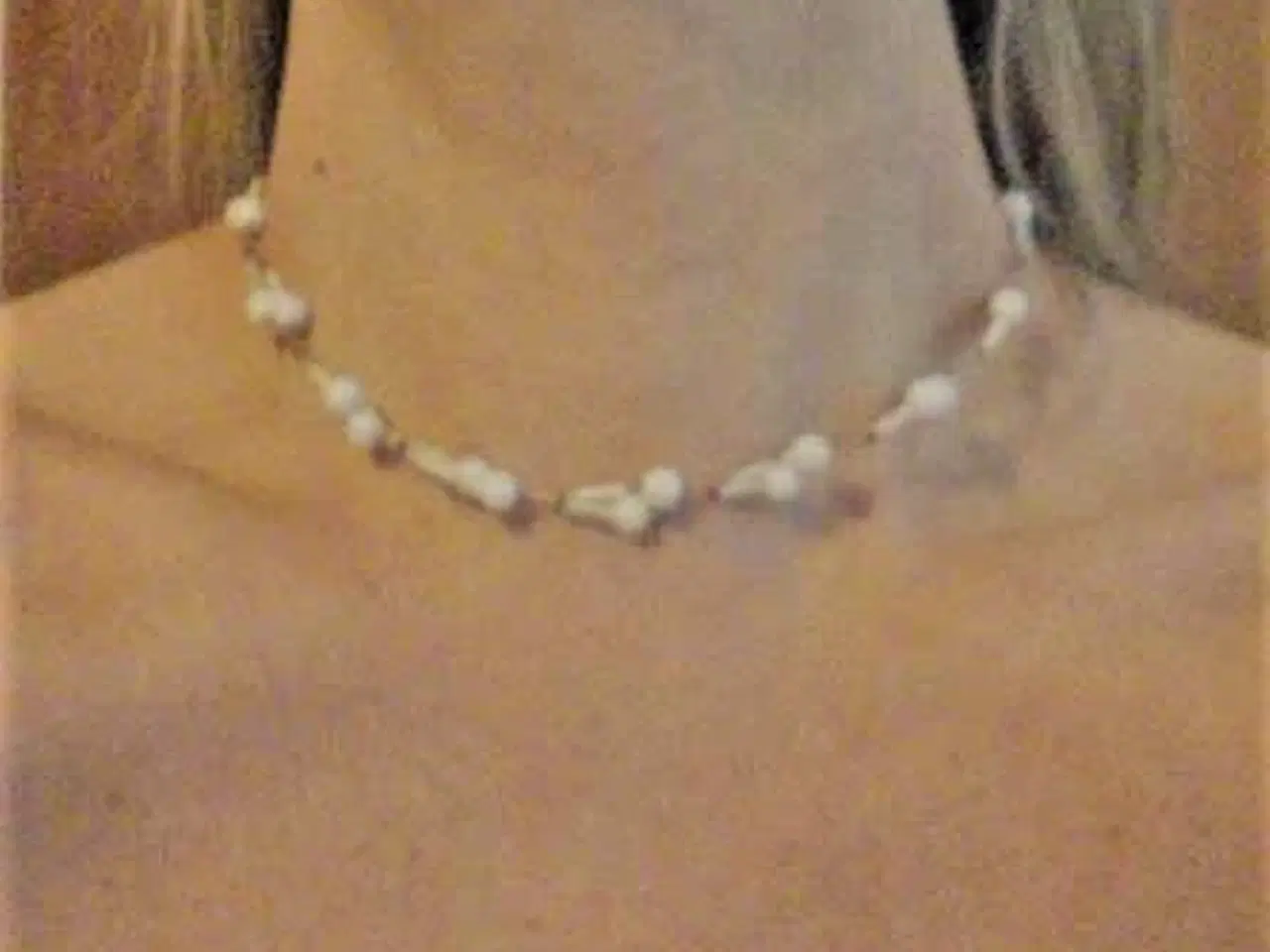 Billede 4 - Halskæde med hvide perler - bryllup - konfirmation