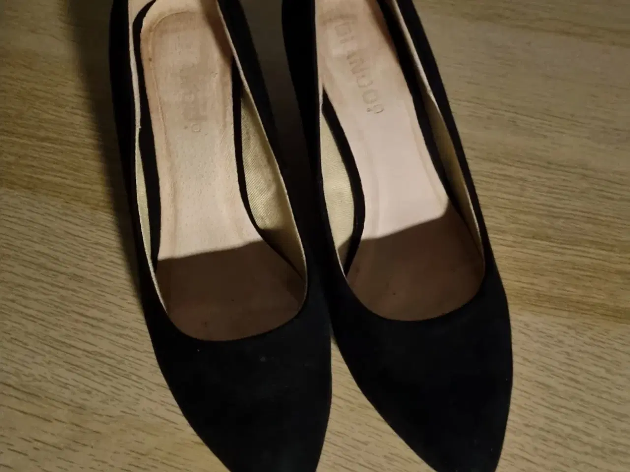 Billede 1 - Bianco pumps i sort læder/ruskind 