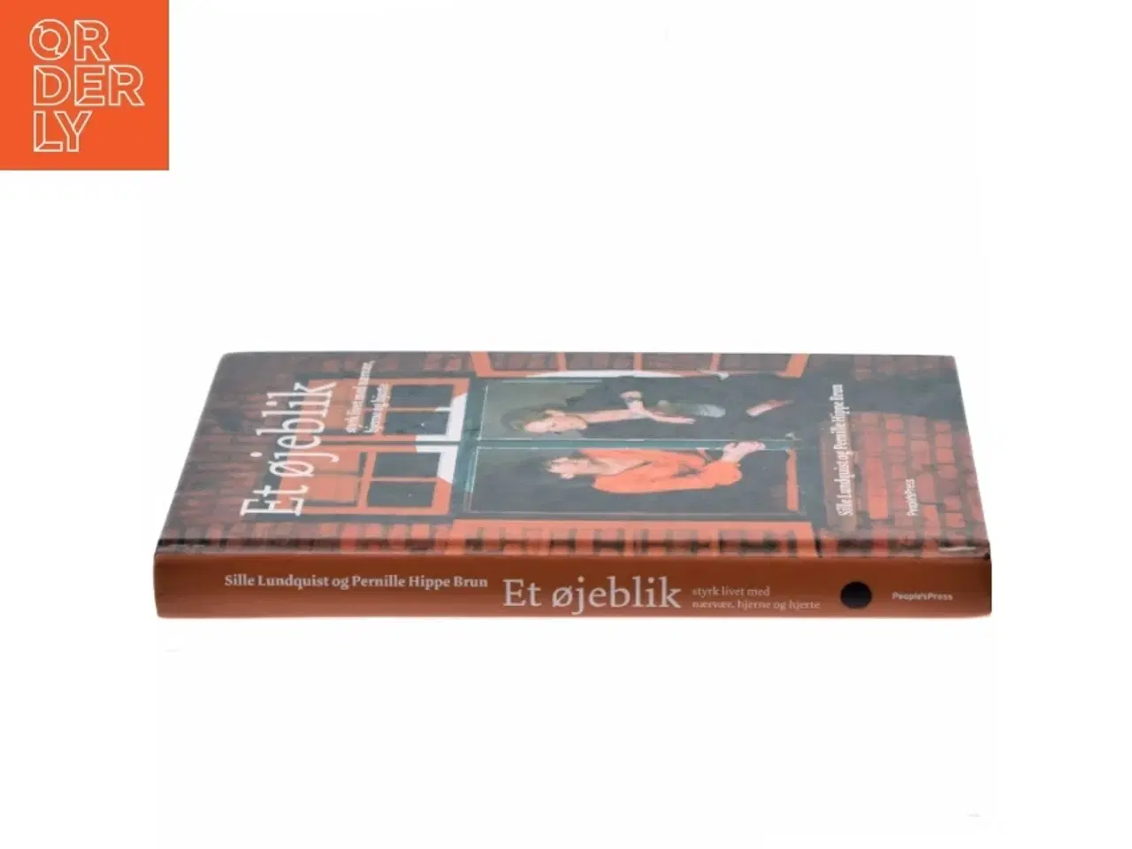 Billede 2 - Et øjeblik : styrk livet med nærvær, hjerne og hjerte af Sille Lundquist (Bog)