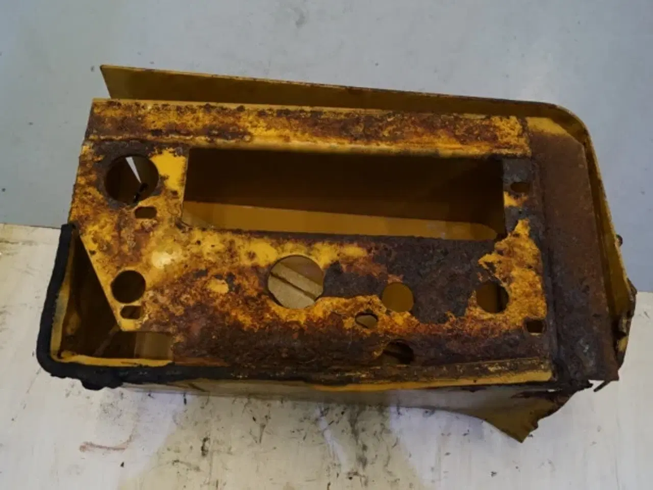 Billede 10 - Volvo L120 Baterikasse R.H. VOE11018433