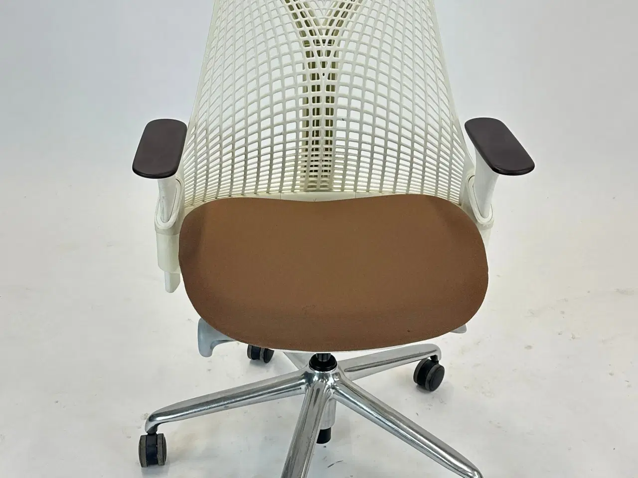 Billede 3 - Herman Miller Sayl Kontorstol (Brun)