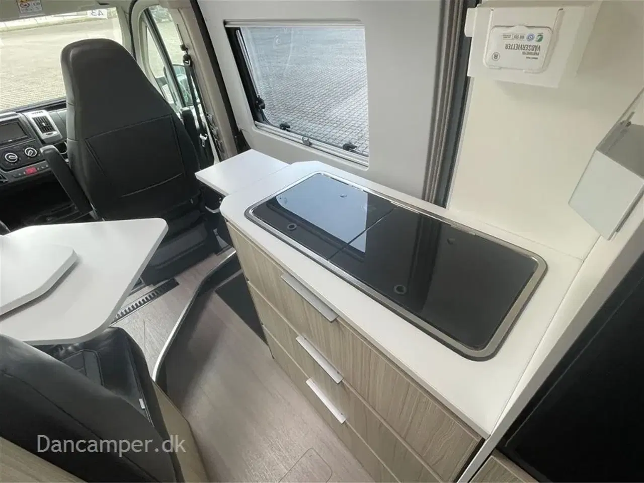 Billede 16 - 2023 - Adria Twin Axess 600 SP Kort og rummelig campervan kun kørt få km