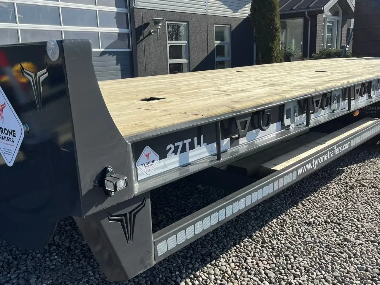 Billede 19 - Tyrone 27TLL LANG MODEL med forbredningsudstyr . Affjedret træk og affjedret aksler. Med hydrauliske ramper og værktøjskasse