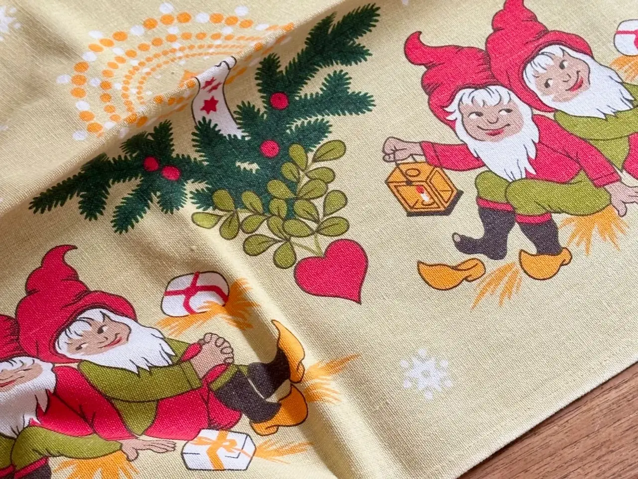 Billede 5 - Retro juledug m nisser, 190 x 113 cm