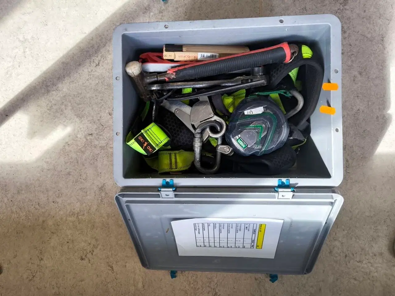 Billede 1 - Kasse m. sikringsgrej samt div.