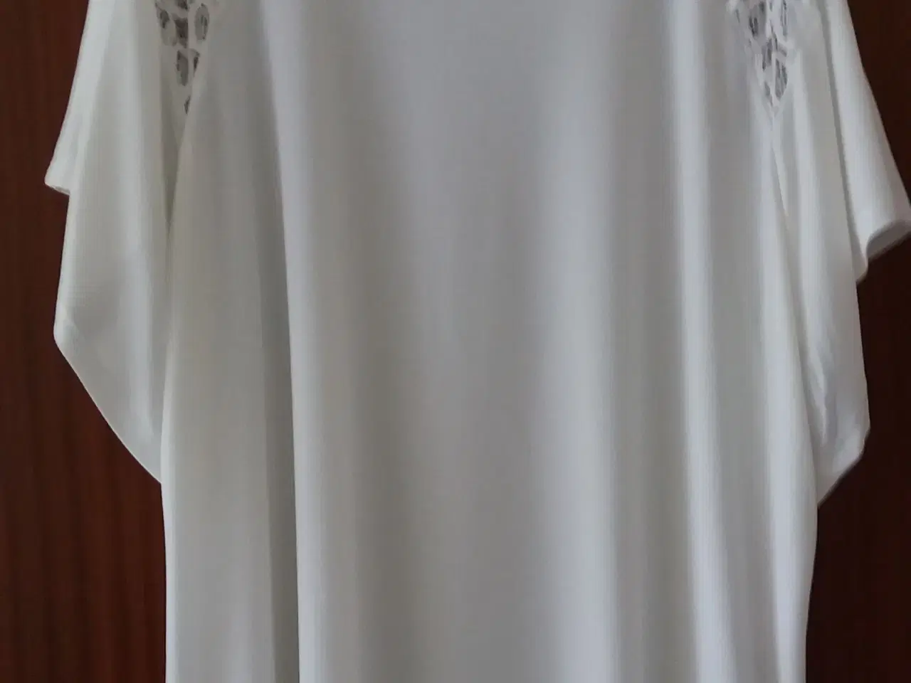 Billede 1 - Lang ny bluse, brystmål 130 cm