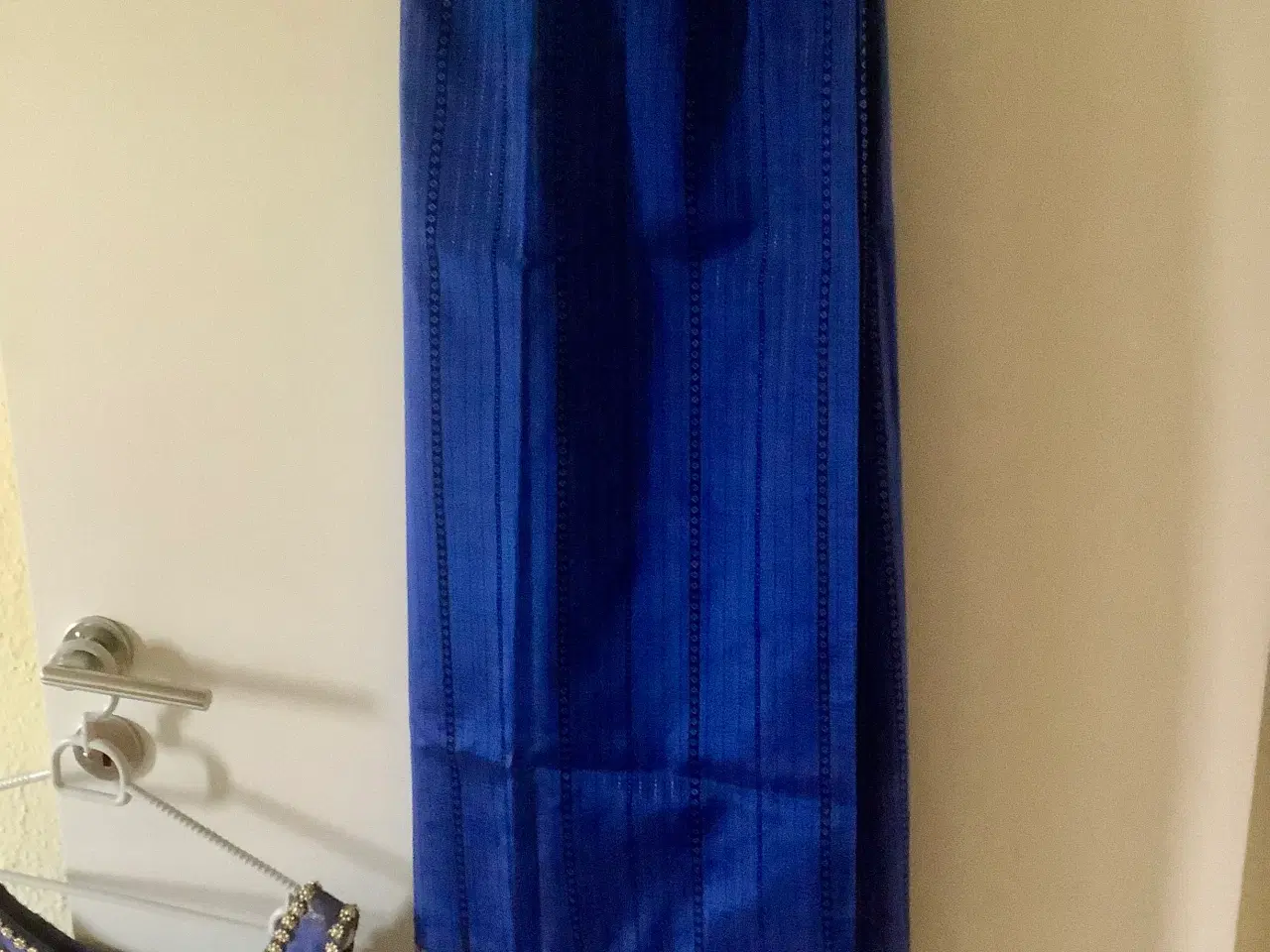 Billede 4 - Smuk selskabsdragt i Thai silke.