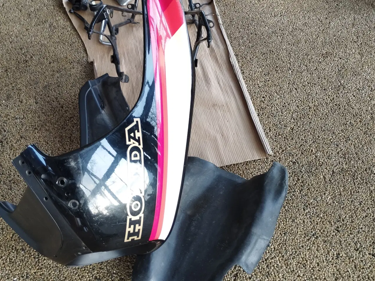 Billede 3 - Kåbedele til Honda 750 F 2 RC04 (%)