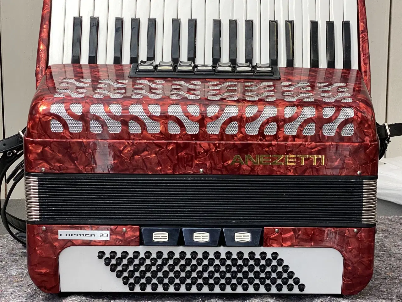 Billede 12 - ANEZETTI harmonika – 37 tangenter – flot blodrød