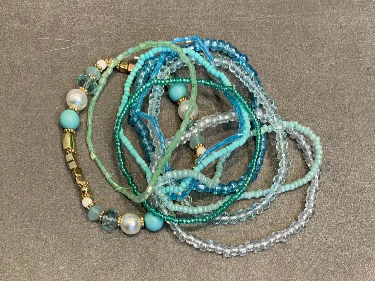 Billede 3 - Perlearmbånd sæt med 9 stk armbånd med perler 