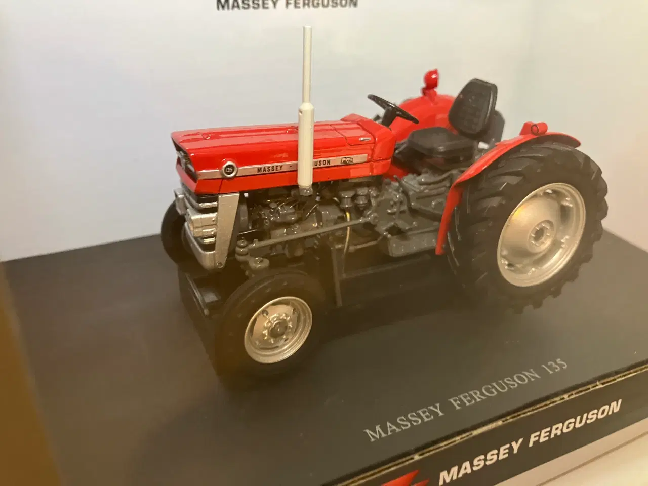 Billede 1 - 1:32 Massey Ferguson 3 cyl Perkins diesel