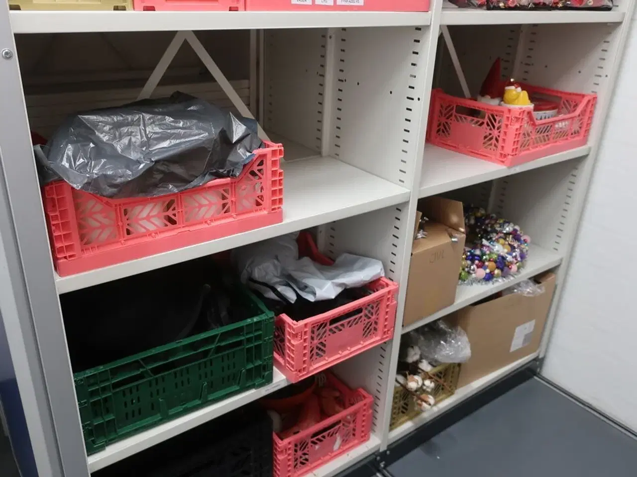 Billede 15 - Alt indhold i reoler